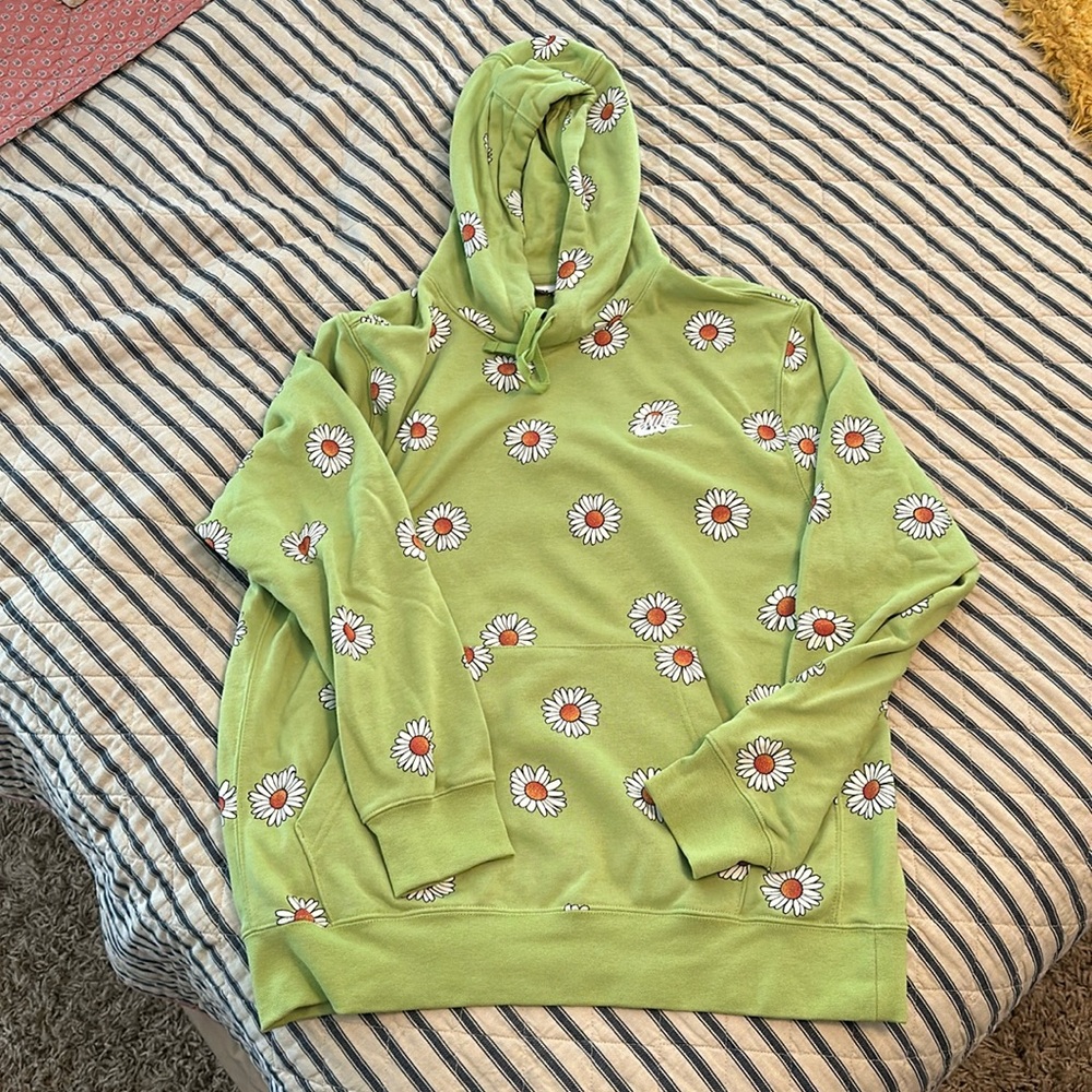 Worn Once- Nike Sportswear Essentials Hoodie Sweatshirt- Large